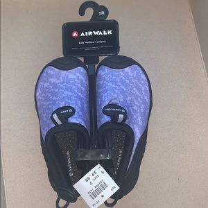 NWT airwalk water shoes
